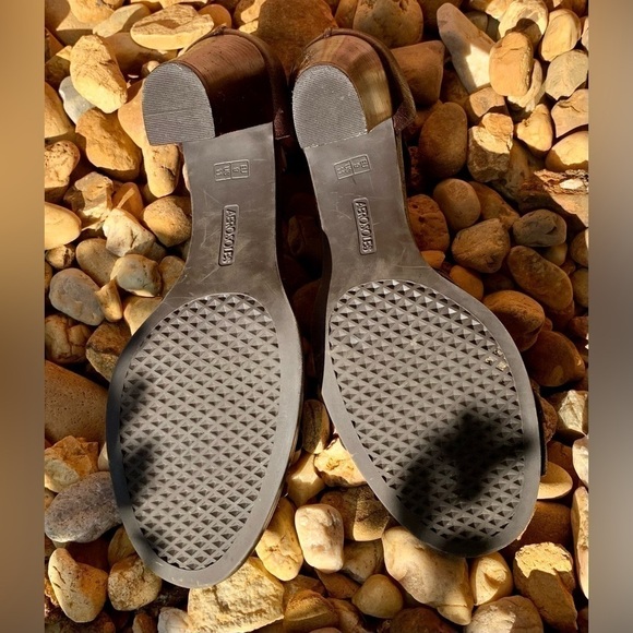 Vintage Aerosole Leather High Heeled Ankle Strap Sandals with Stacked Heel - Picture 7 of 10